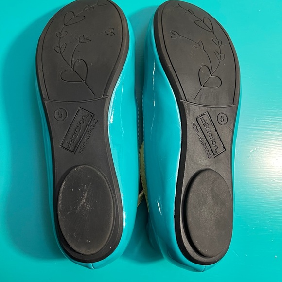 Xhilaration Target Teal Flats - Girls 5 - Picture 5 of 8